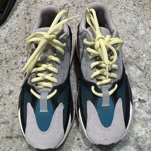 Mens Yeezy sneakers